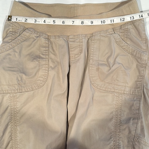 Two Hearts Maternity Khaki Shorts Cargo/Bermuda. SZ Small measurements in photos - Picture 6 of 8